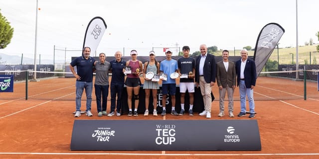 Podio de la World TEC Cup con los campeones, el equipo del TEC y representantes de Tennis Europe